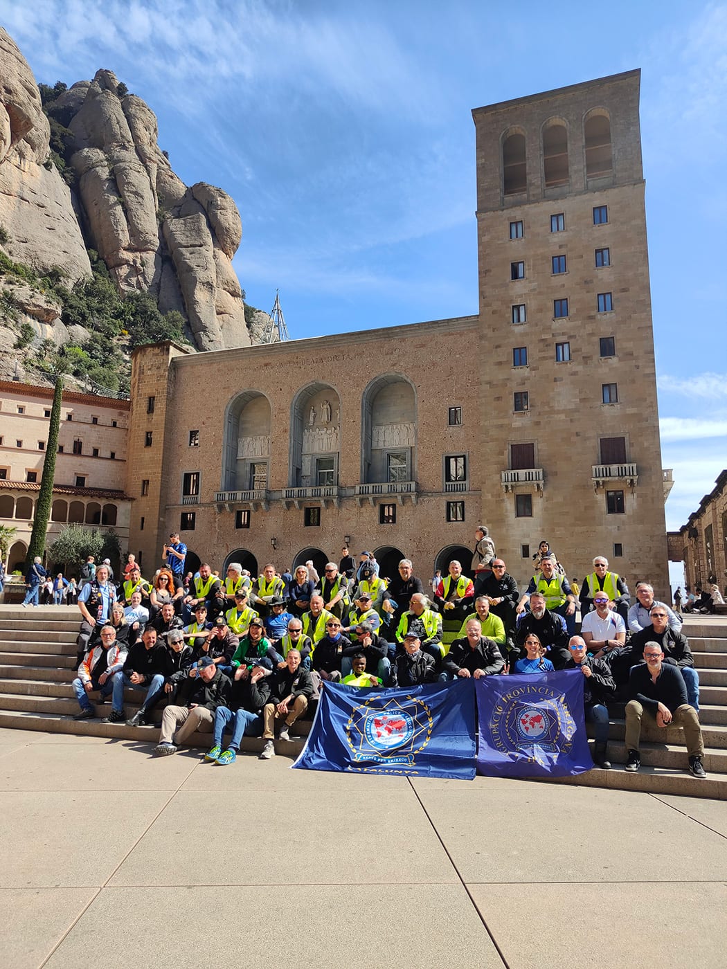 Foto de familia: subida en moto al monasterio de Montserrat